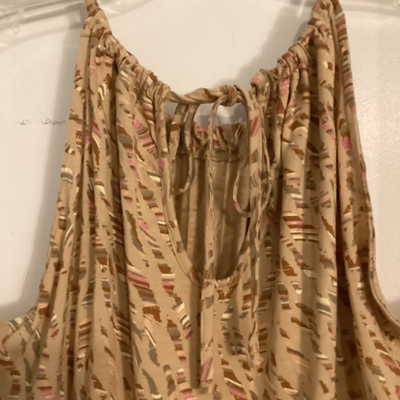 Tank  top with keyhole back - Picture 3 of 3